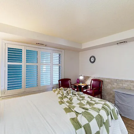 81 Beach Hill 210